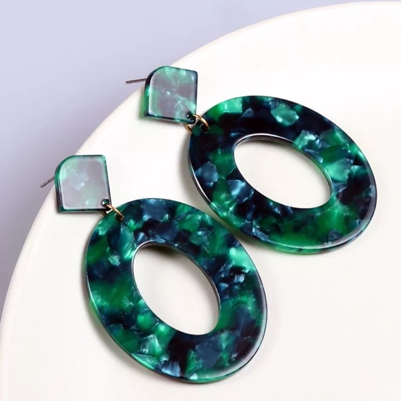 Sea Green Tortoise Shell Resin Oval Hoop Earrings - Picture 7 of 7